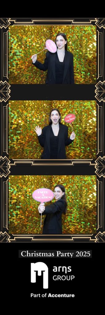 onephotobooth_corporate black strip template vintage booth oak-wood