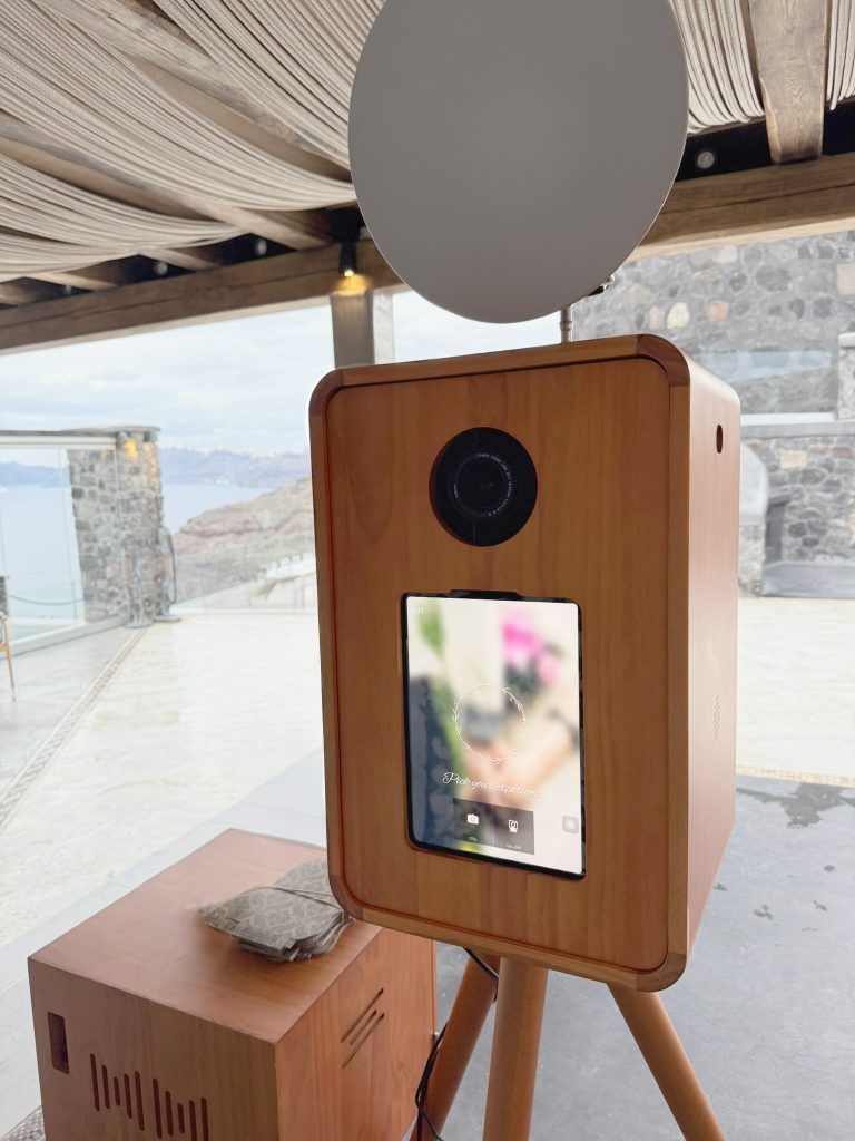 onephotobooth_Vintage booth-Cherry setp up santorini