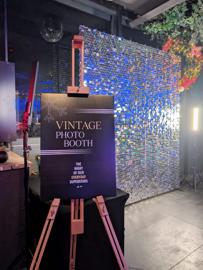 onephotobooth_corporate shimmer backdrop vintage booth oak-wood
