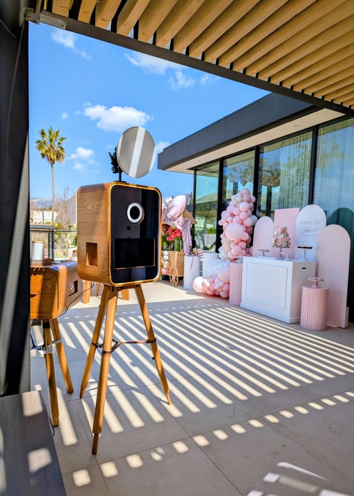 onephotobooth_wedding set up vintage booth oak-wood