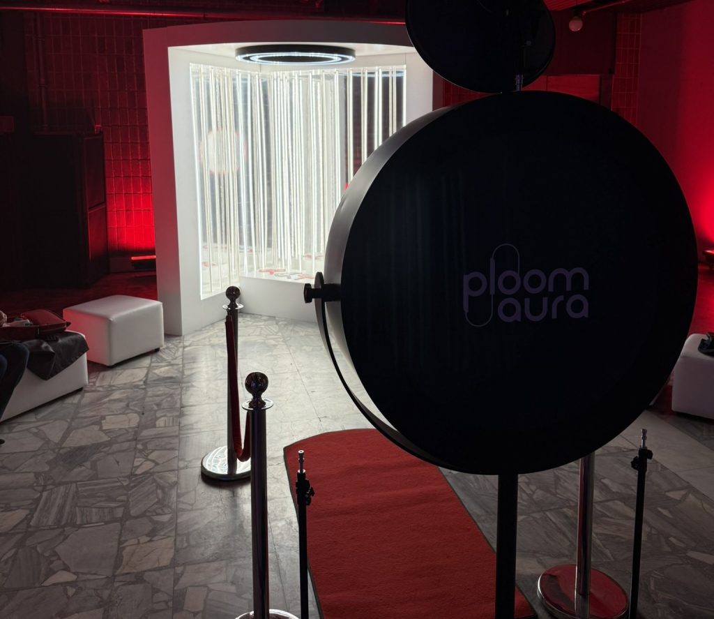 Mirror Booth for Ploom Aura Beauty