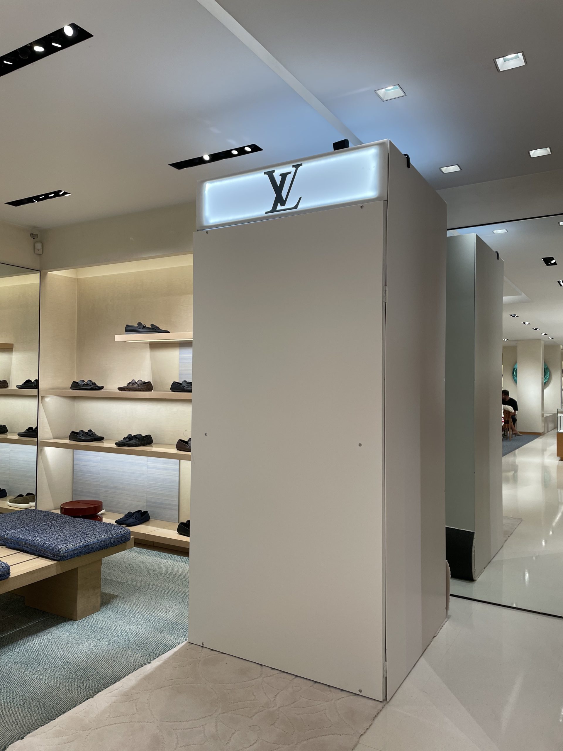 high-angle white set up_onephotobooth