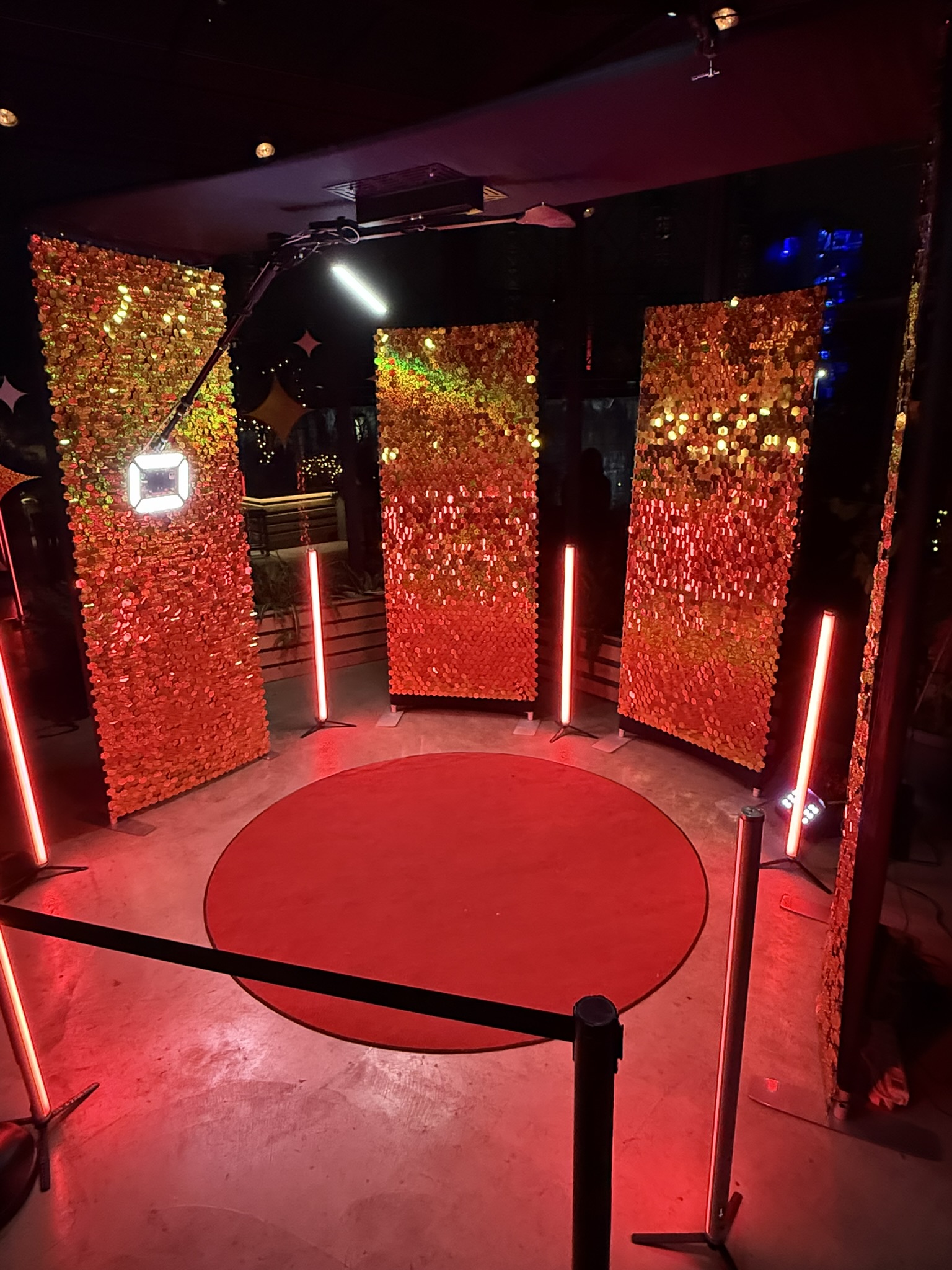 Sky 360 with shimmer enclosure set up4_onephotobooth