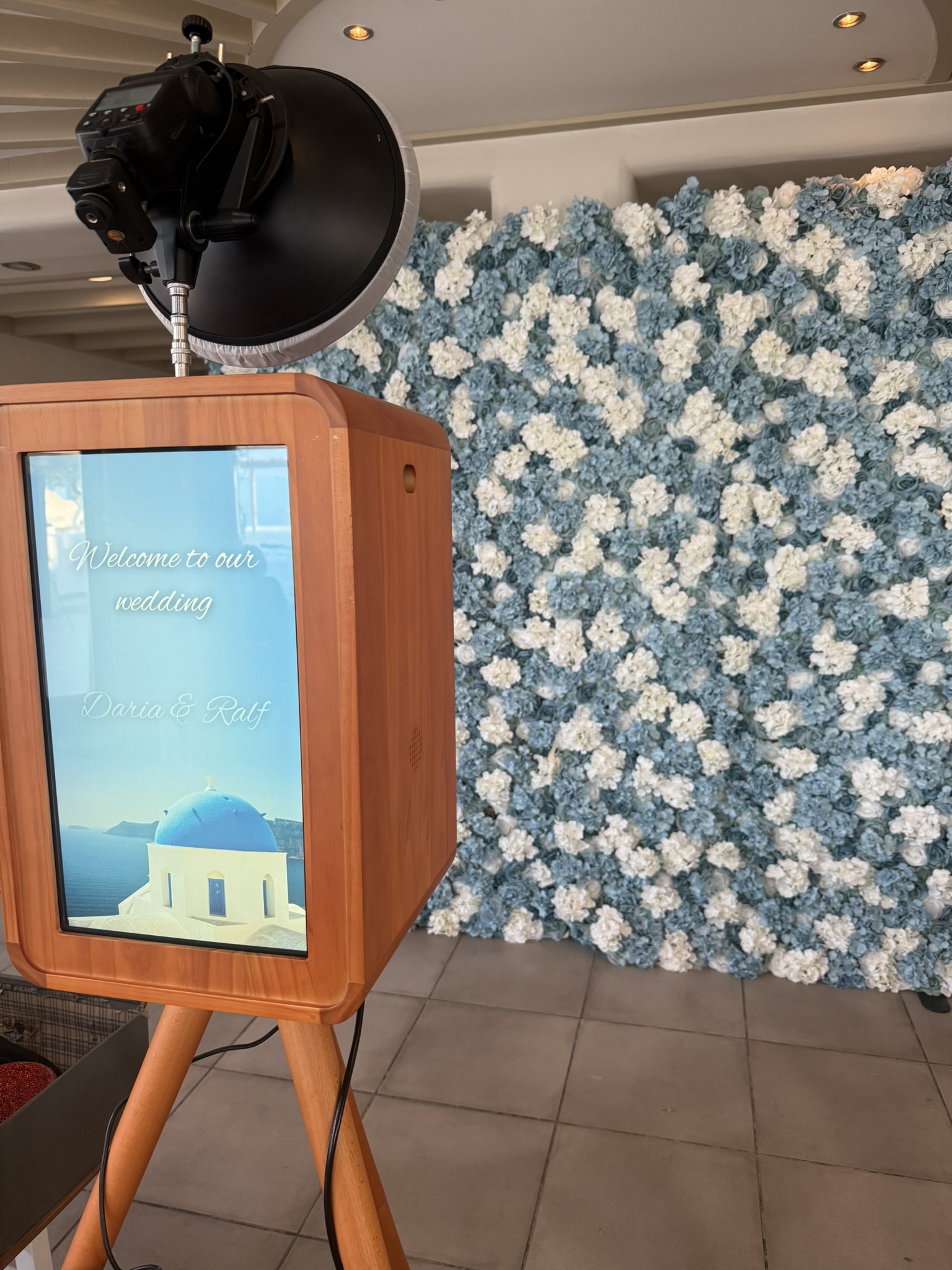 vintage booth with floral backdrop_onephotobooth