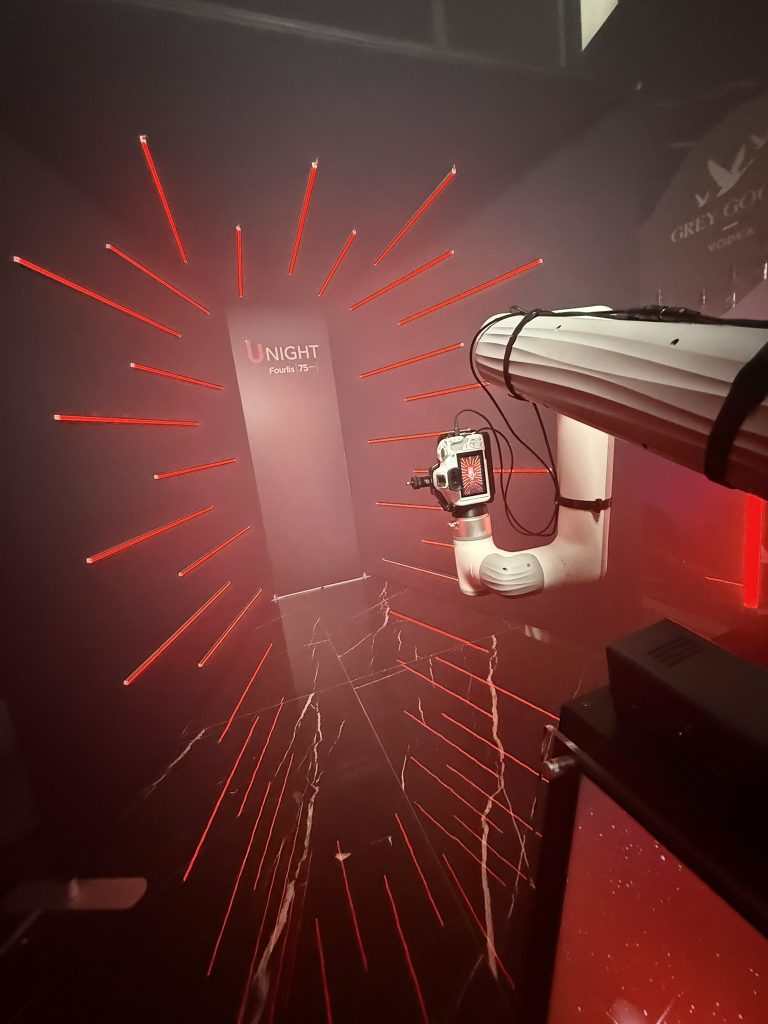 glambot.tunnel_onephotobooth