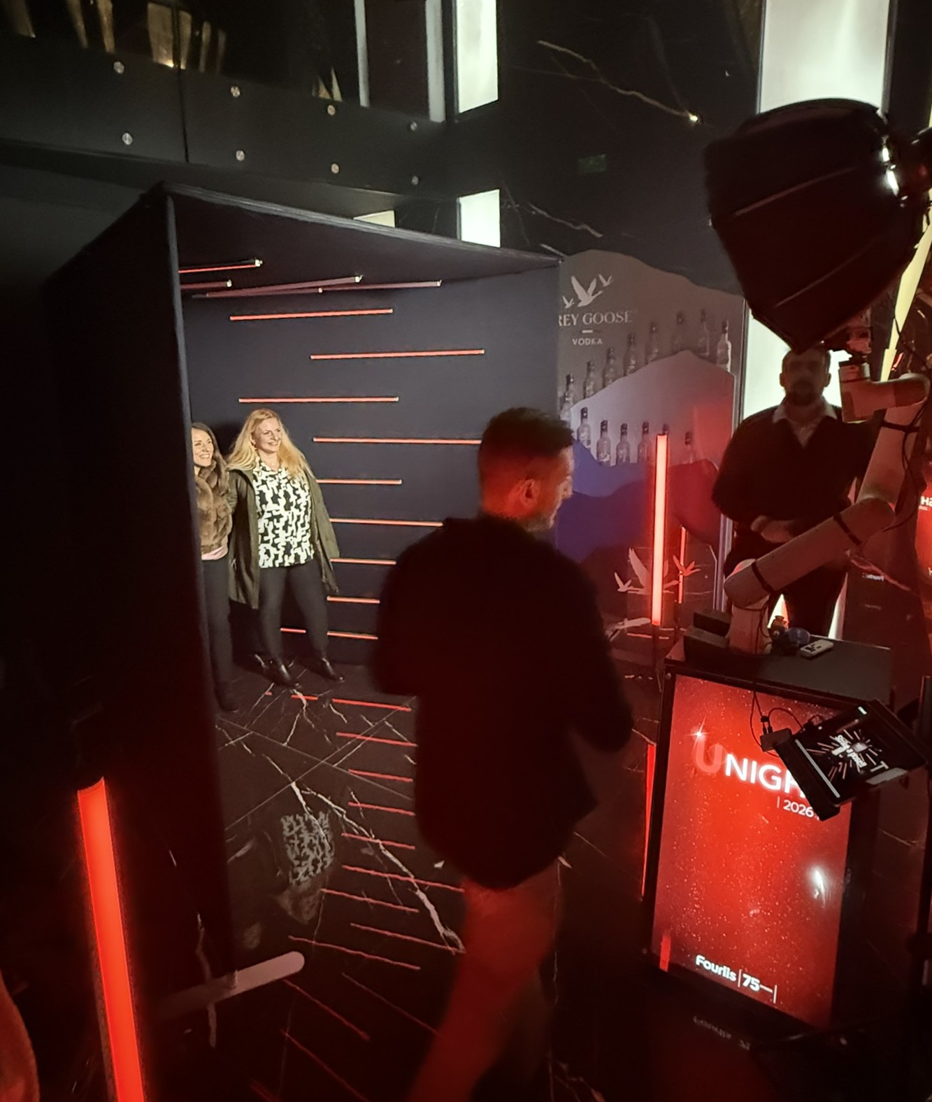 glambot led tunel set up_onephotobooth