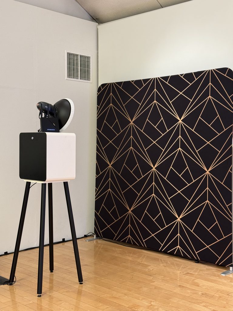 onephotobooth_moden pro and backdrop