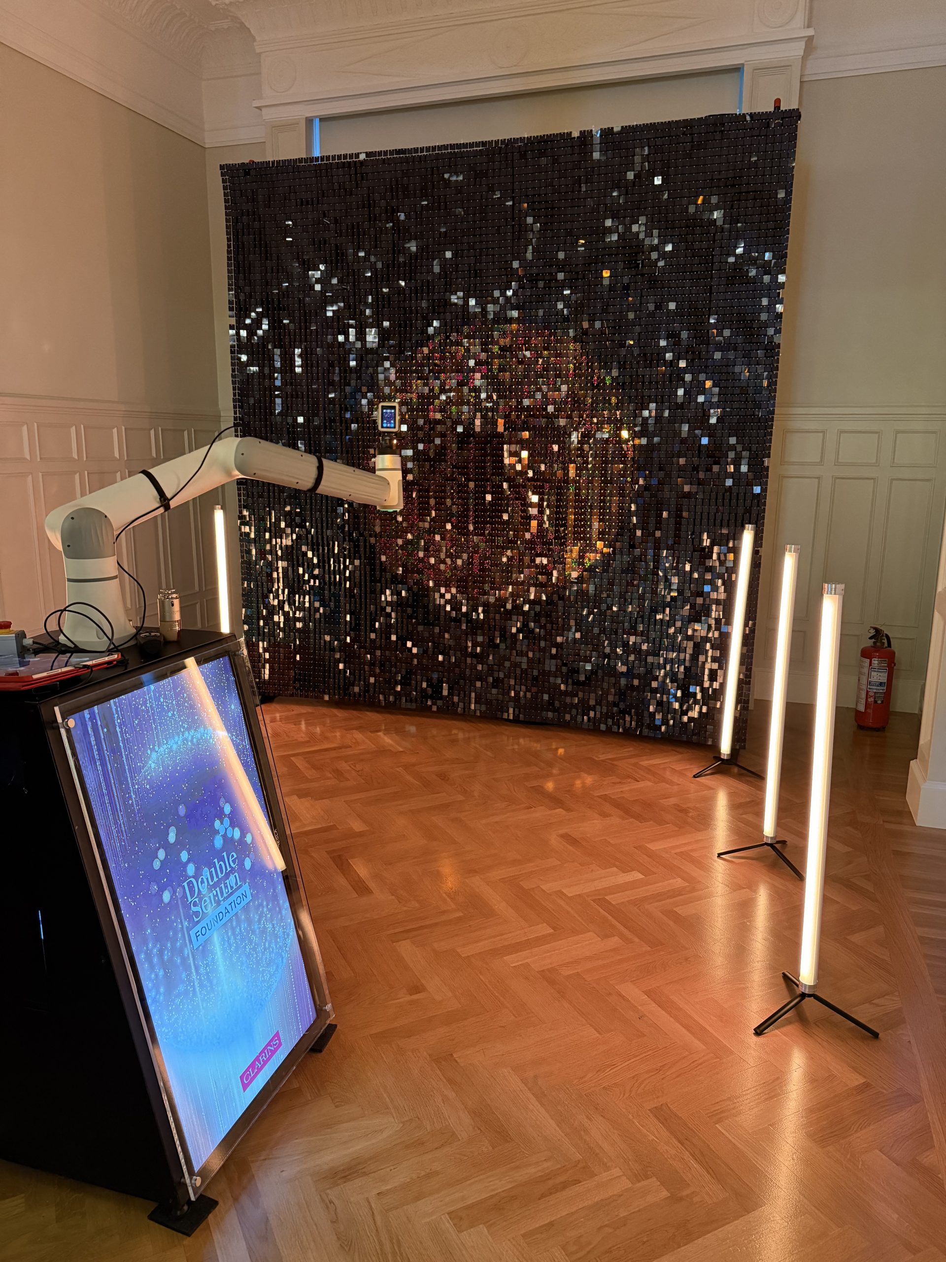 glambot clarins notos set up_onephotobooth