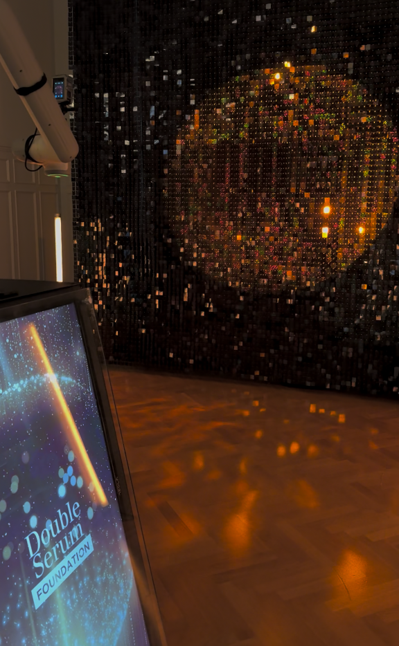 glambot clarins notos set up detail_onephotobooth