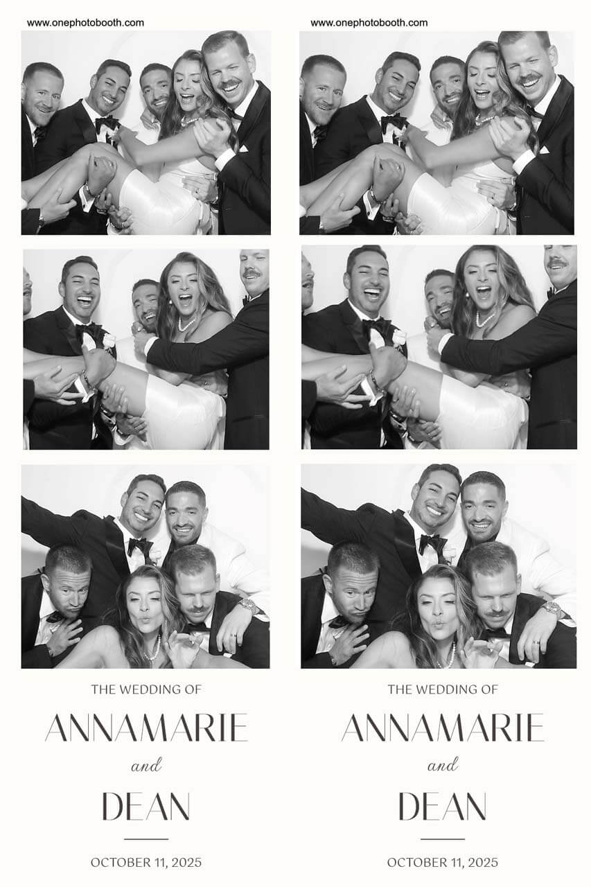 slim mirror wedding group photo_onephotobooth