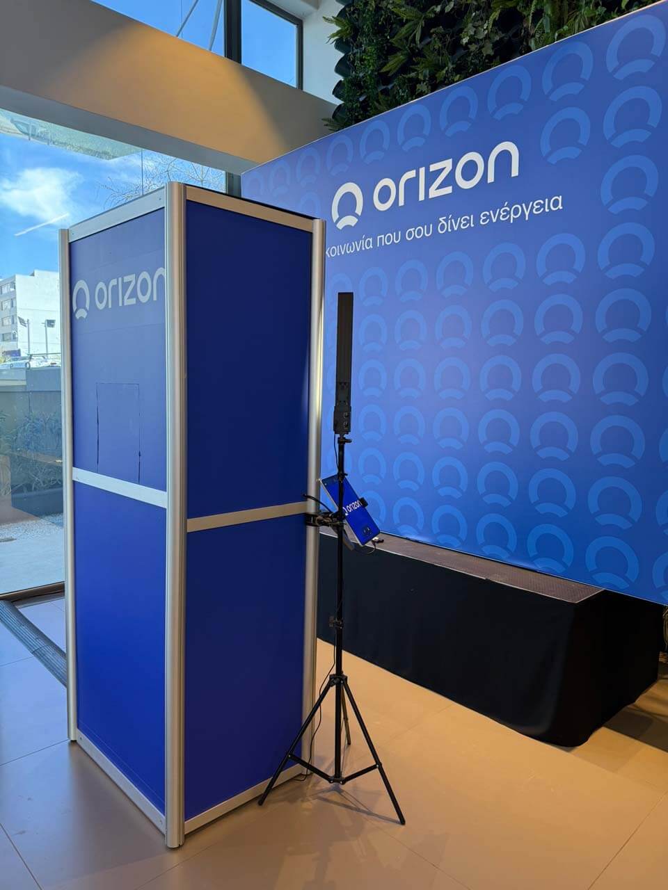 Scribble booth Orizon with backdrop_onephotobooth