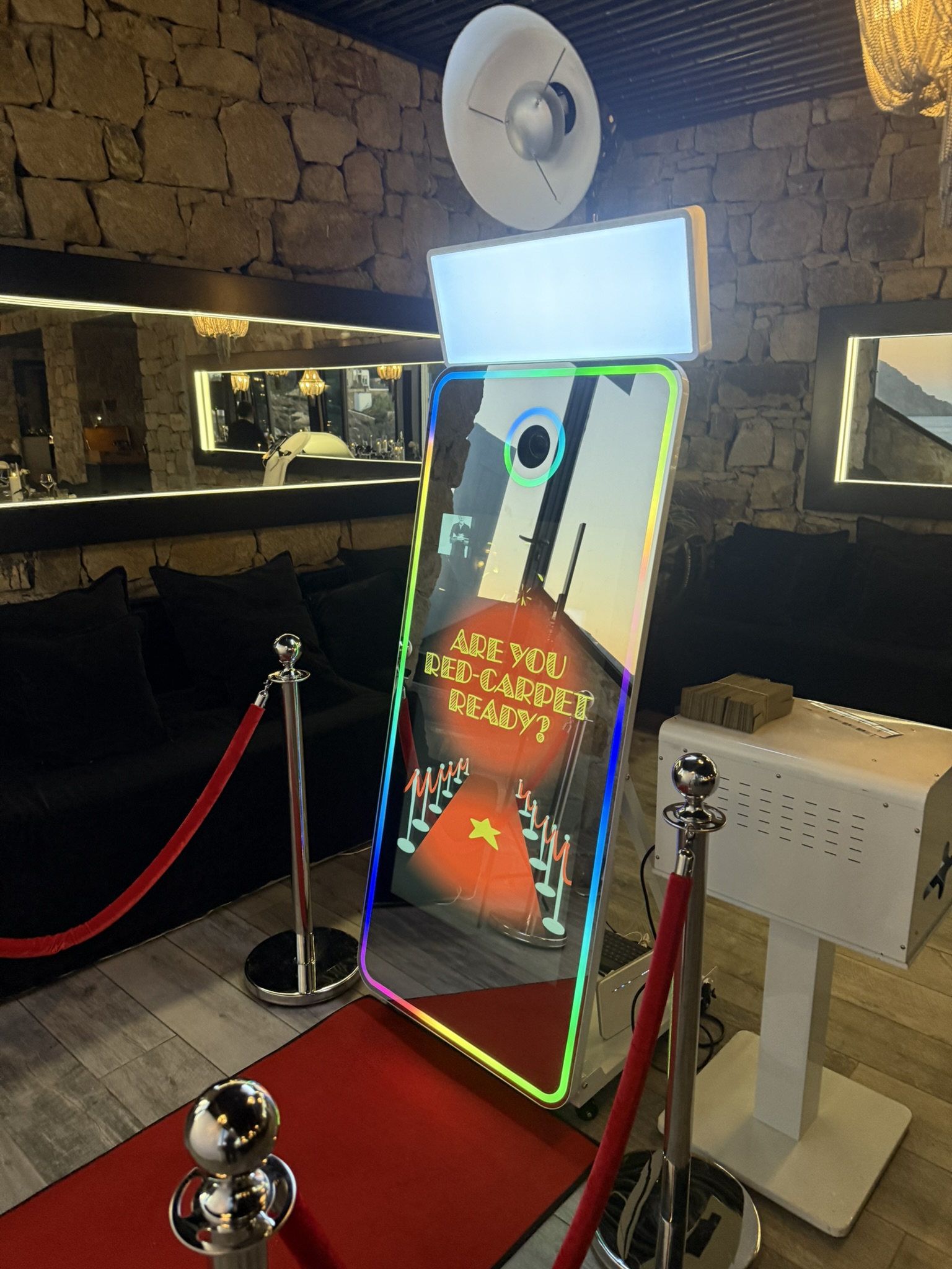 slim mirror booth set up_onephotobooth